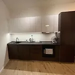 Stylish 1 Bedroom Office At Amazing Location Apartman *
