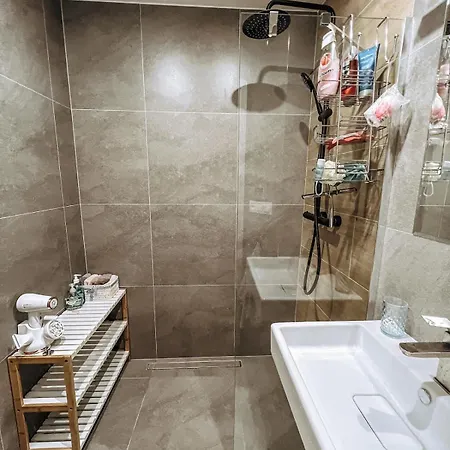 Stylish 1 Bedroom Office At Amazing Location דירה