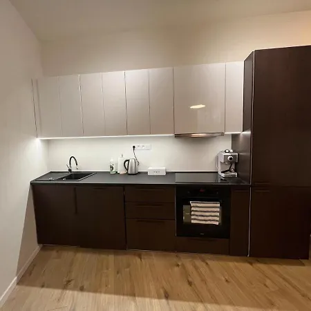 Stylish 1 Bedroom Office At Amazing Location דירה *