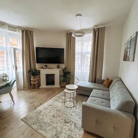 Stylish 1 Bedroom Office At Amazing Location Apartament Praga